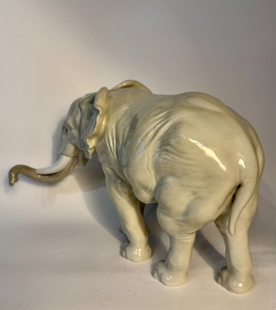 Elephant in Saxon porcelain - Karl Ens - Large model