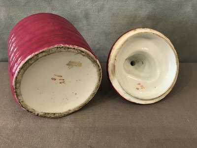 Pot à tabac ancien en faïence d'époque 19 ème, représentant un magot 