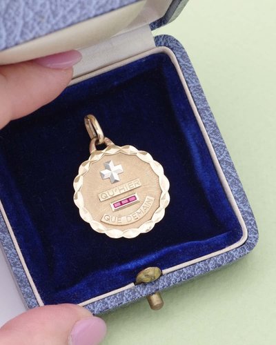 Medaglia d'amore Augis di grande formato, Alphonse Augis, Più di ieri Meno di domani