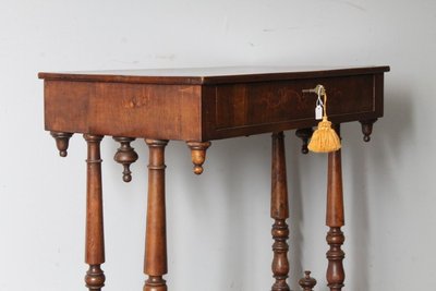 Petite table ancienne - Bureau Charles X 1830 en marqueterie de noyer et érable. Mesure 73 X 42 H 75