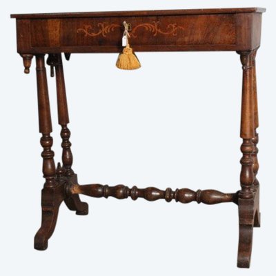 Petite table ancienne - Bureau Charles X 1830 en marqueterie de noyer et érable. Mesure 73 X 42 H 75