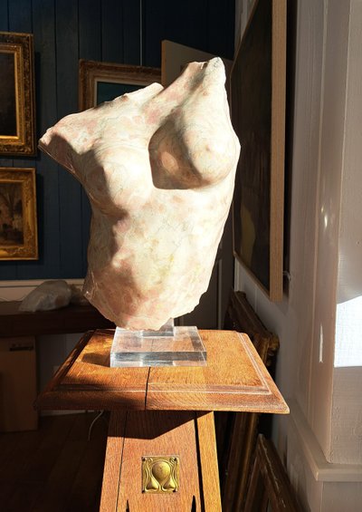 Jacques Le Bescond (1945), Busto di donna in marmo in stile antico
