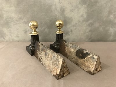 Coppia di piccoli androni antichi in ghisa e ottone del XIX secolo