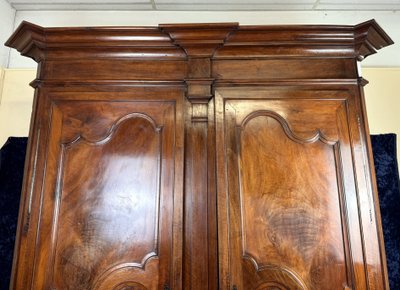 Magnificent Louis XV period cabinet in solid walnut circa 1750