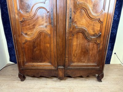 Magnificent Louis XV period cabinet in solid walnut circa 1750