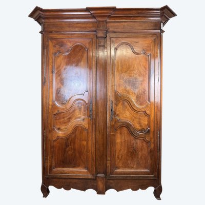 Magnificent Louis XV period cabinet in solid walnut circa 1750