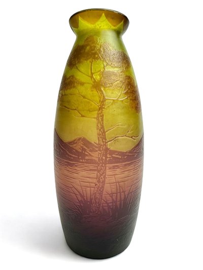 Degué vase with lake landscape design