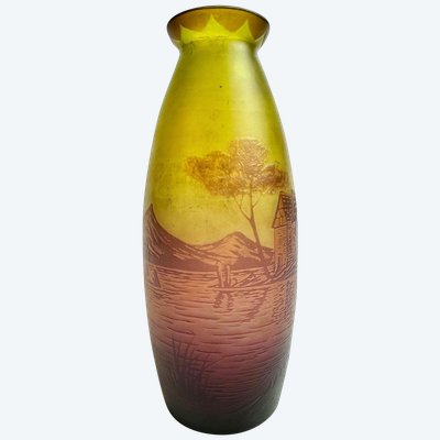 Degué vase with lake landscape design