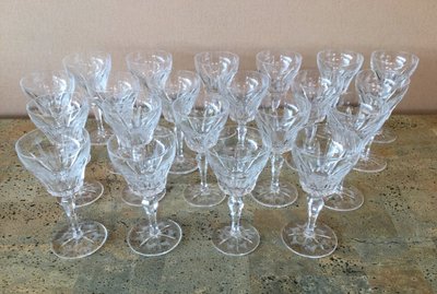 A service of cut crystal glasses comprising 70 pieces.
