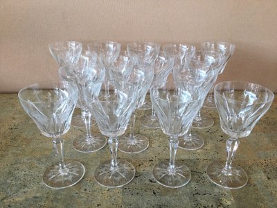 A service of cut crystal glasses comprising 70 pieces.