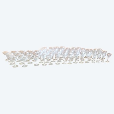 A service of cut crystal glasses comprising 70 pieces.