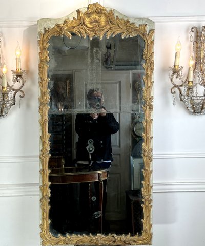 XVIIIth CENTURY MIRROR IN SCULPTTED WOOD WITH 2-PART MERCURY MIRROR
