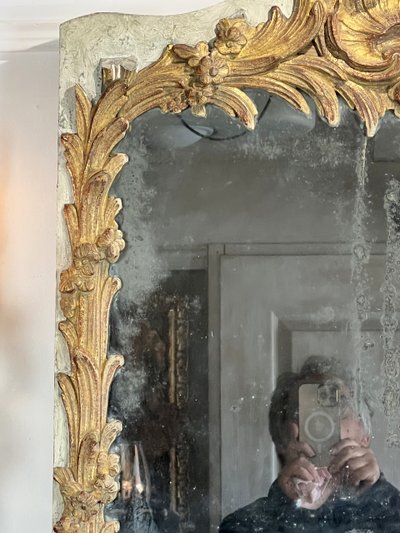 XVIIIth CENTURY MIRROR IN SCULPTTED WOOD WITH 2-PART MERCURY MIRROR