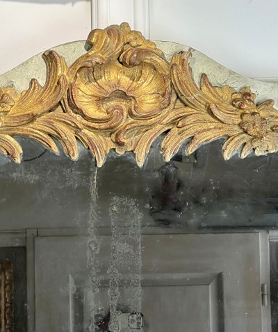 XVIIIth CENTURY MIRROR IN SCULPTTED WOOD WITH 2-PART MERCURY MIRROR