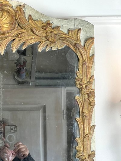 XVIIIth CENTURY MIRROR IN SCULPTTED WOOD WITH 2-PART MERCURY MIRROR