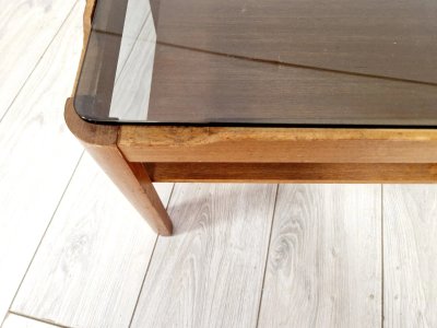 Ein Teakholz Myer Couchtisch Aus Der Mitte Des Letzten Jahrhunderts Und Rauchglas
