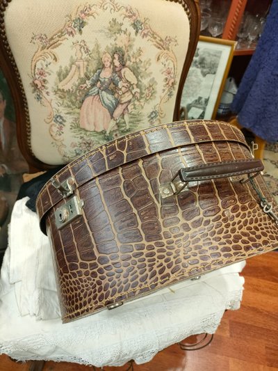 Hat case