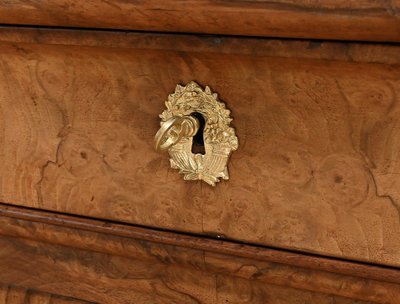 Commode en Ronce de Noyer, époque Restauration – 1re partie XIXe