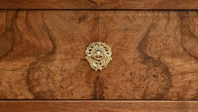 Commode en Ronce de Noyer, époque Restauration – 1re partie XIXe