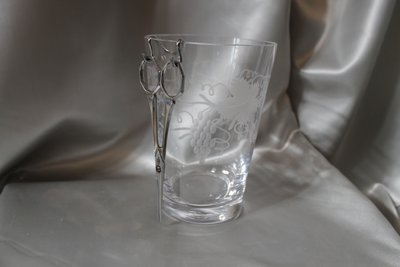 Engraved glass grape bucket complete with scissors