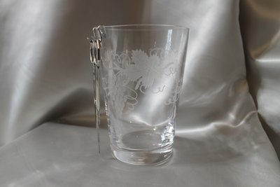 Engraved glass grape bucket complete with scissors