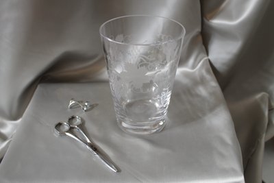Engraved glass grape bucket complete with scissors