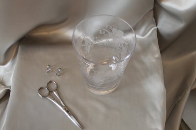 Engraved glass grape bucket complete with scissors