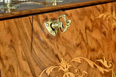Walnut burl letter box - Early 20th century