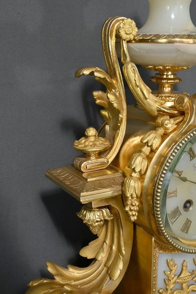 Important Louis XVI style Gilded Bronze Mantel Insert - Late 19th century