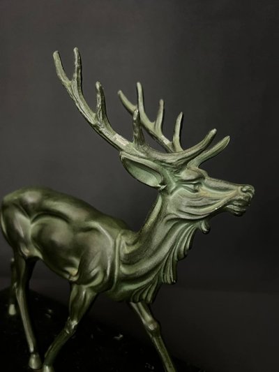 Paire de serre-livres Art Déco – Cerfs en régule à patine vert antique – Socles en marbre noir