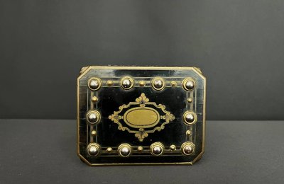 Boîte à bijoux Napoléon III – laiton noirci et décor de cabochons métalliques