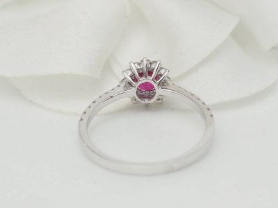 Anello Margherita in oro bianco, rubini e diamanti 0,45 carati
