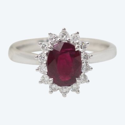 Ring aus Weißgold, Rubin 0,95ct und Diamanten