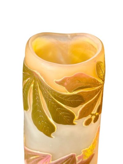 Vaso grande in stile Art Nouveau "Foglie di castagno" di Emile Gallé