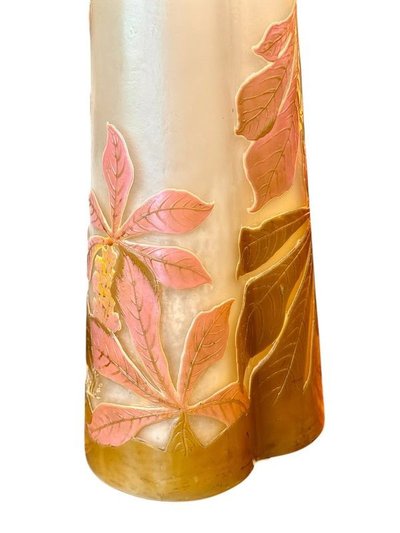 Vaso grande in stile Art Nouveau "Foglie di castagno" di Emile Gallé