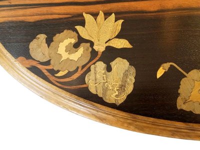 Tavolo volante "Ciclamini" di Emile Gallé in stile Art Nouveau