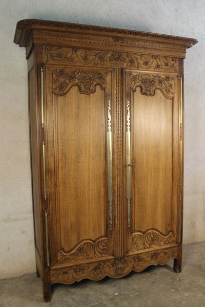 Armadio normanno in quercia intagliata, origine Saint Lô, XIX secolo