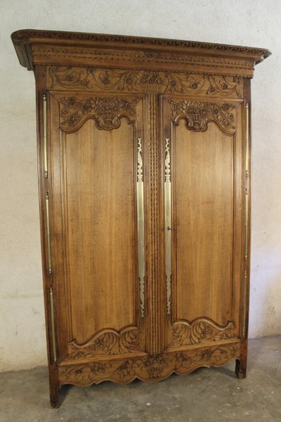 Armadio normanno in quercia intagliata, origine Saint Lô, XIX secolo