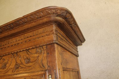 Armadio normanno in quercia intagliata, origine Saint Lô, XIX secolo