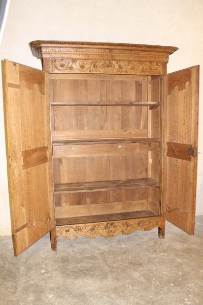 Armadio normanno in quercia intagliata, origine Saint Lô, XIX secolo