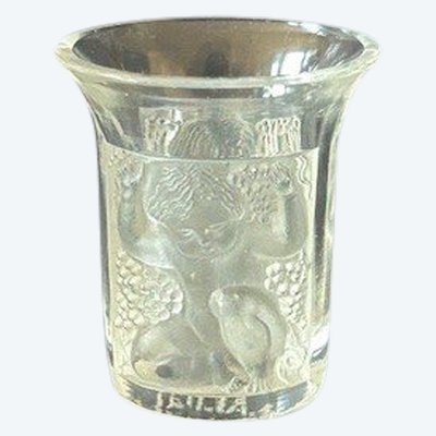 R. Lalique - Gobelet à liqueur - modèle "les enfants"