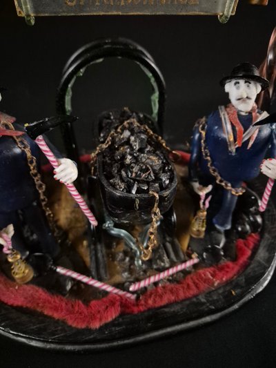 Diorama En Verre Les Mineurs Travail d'Art Populaire
