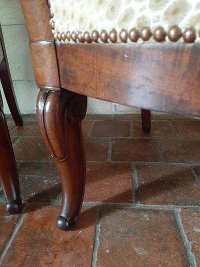 Coppia di poltrone in mogano con croce - Periodo Restauro - XIX secolo