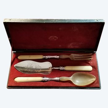 Magnificent Napoleon III period solid silver salad servers and pie server