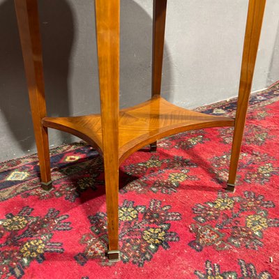 Élégante table basse en bois fruitier incrusté