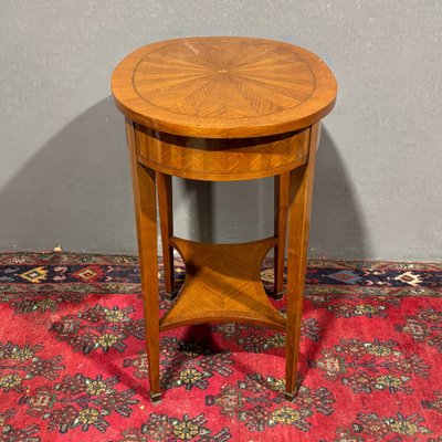 Élégante table basse en bois fruitier incrusté