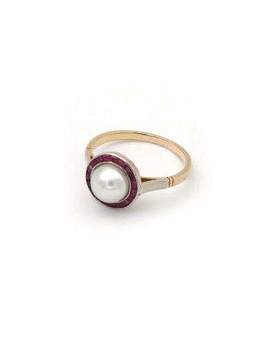 Anello Art Déco con perla e rubino con alone in oro 18 carati e platino, anello bersaglio, rubini sintetici calibrati
