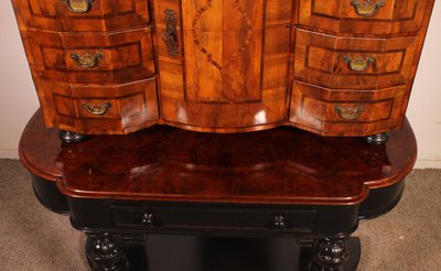 Mobiletto tedesco in noce - XVIII secolo