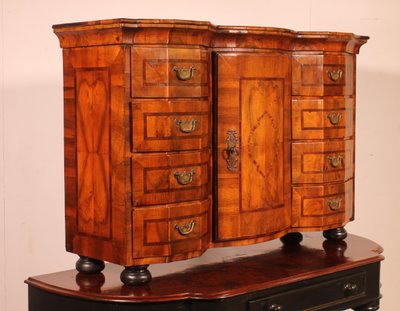 Mobiletto tedesco in noce - XVIII secolo