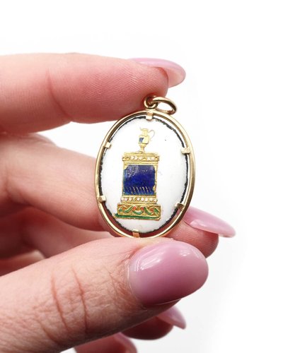 Ciondolo souvenir "All'amicizia" in smalto e oro 18k, targa antica in smalto, smalti